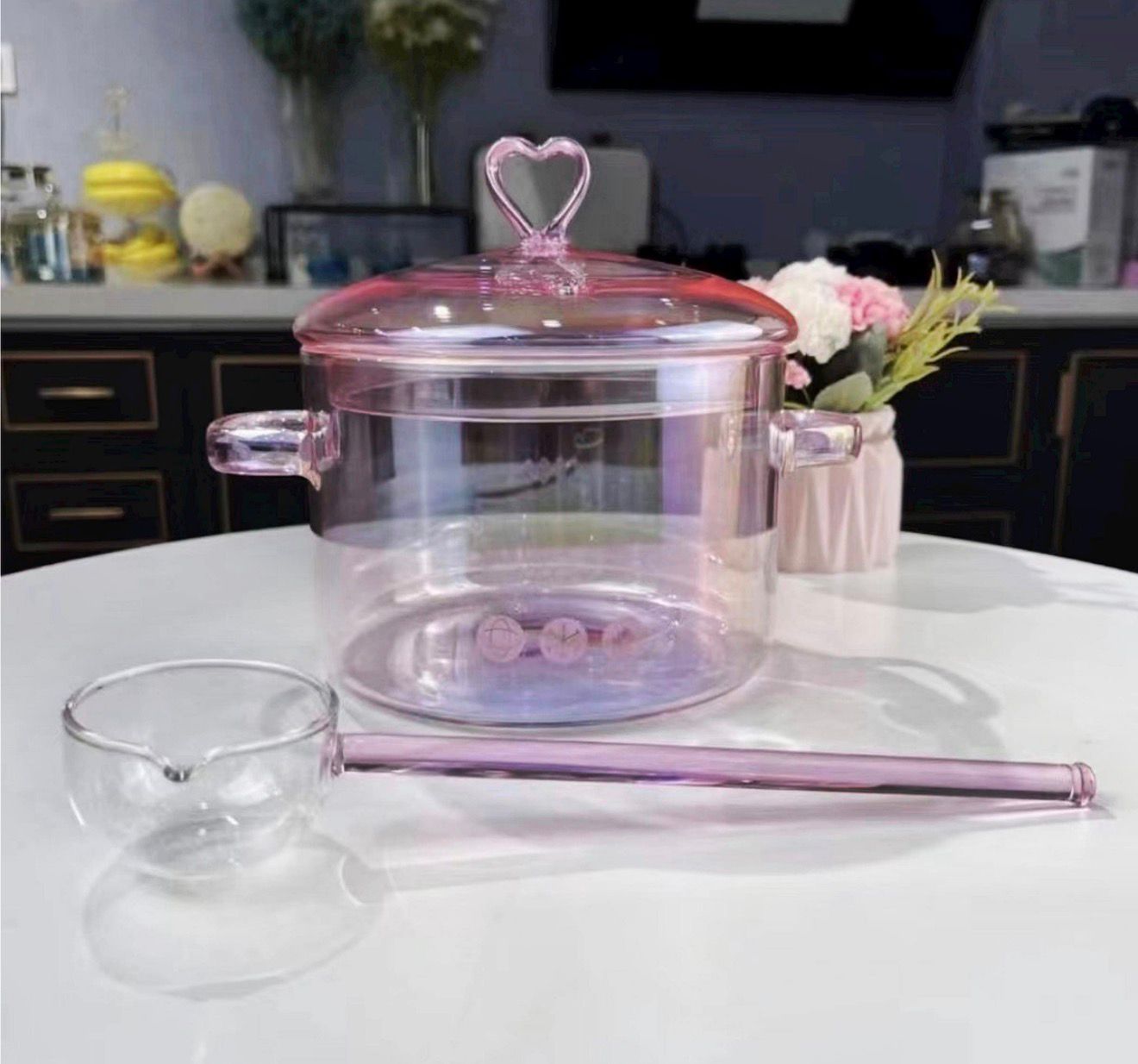 OLLA DE VIDRIO CORAZÓN ROSADO