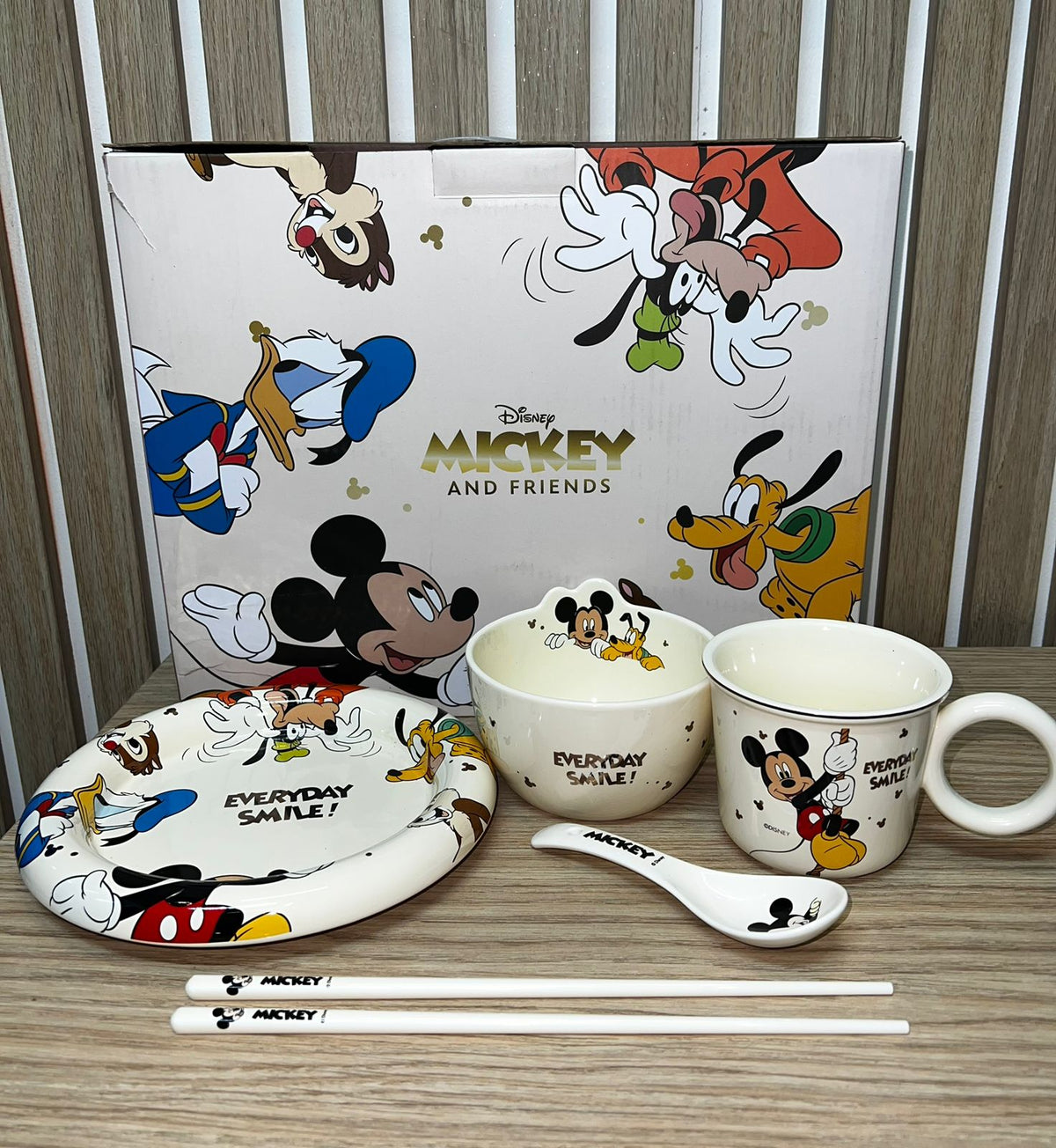 ✨SET DE VAJILLA DE MICKEY & FRIENDS. E9N4